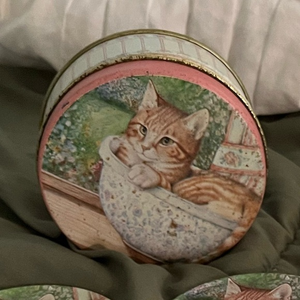 Set‎ of 6 Vintage Cat Coasters in Decorative Tin Great For The Cat Lovers